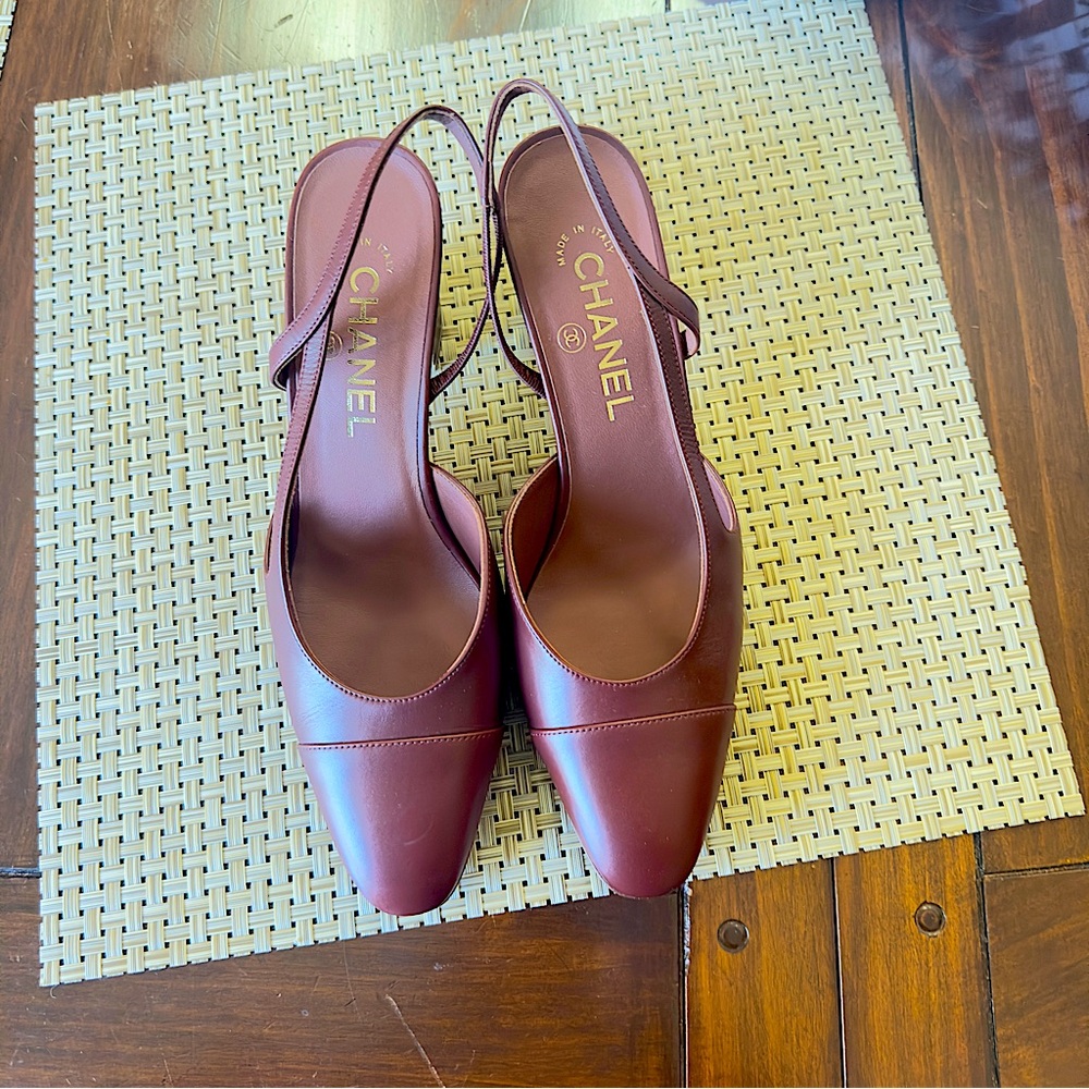 2024 classic Chanel brown sling back! Brand new
